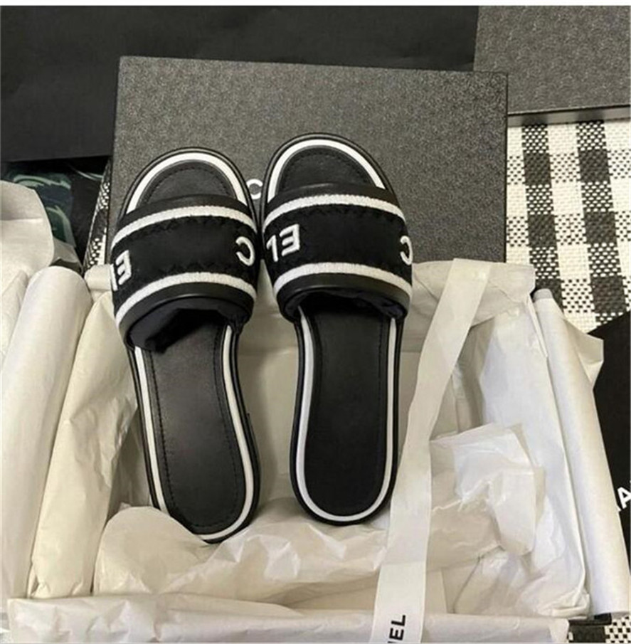 W-Q 2021 Classic Women Platform Slippers Sandals Slides Embroidered Cotton Summer Party Beach Slipper Thick bottom slippers Designer Shoes, Black
W-Q 2021 Classic Women Platform Slippers Sandals Slides Embroidered Cotton Summer Party Beach Slipper Thick bottom slippers Designer Shoes, Black