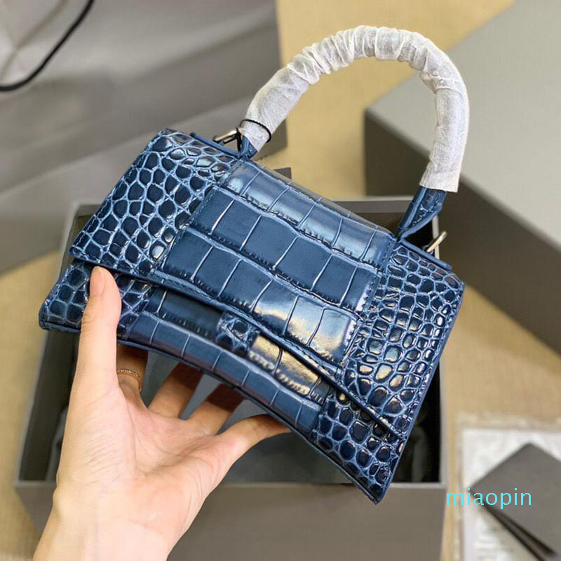 Womens Bag 2020 Internet Celebrity Same Style Genuine Leather Hourglass Bag B- Shaped Buckle Handbag Womens Bag Shoulder Messenger, Plain black-19cm
Womens Bag 2020 Internet Celebrity Same Style Genuine Leather Hourglass Bag B- Shaped Buckle Handbag Womens Bag Shoulder Messenger, Plain black-19cm