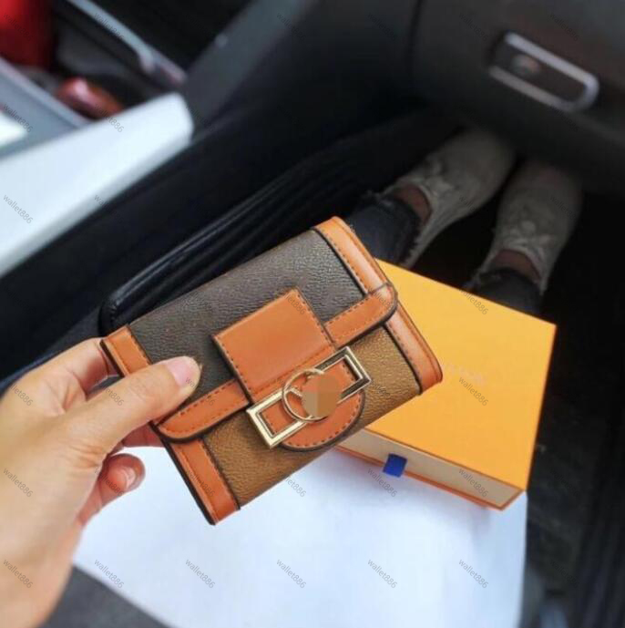 Luxury wallets PU Leather coins unisex Brown card holder Short purse for women handbags Letter business Mini Clutch purse, Red;black
Luxury wallets PU Leather coins unisex Brown card holder Short purse for women handbags Letter business Mini Clutch purse, Red;black