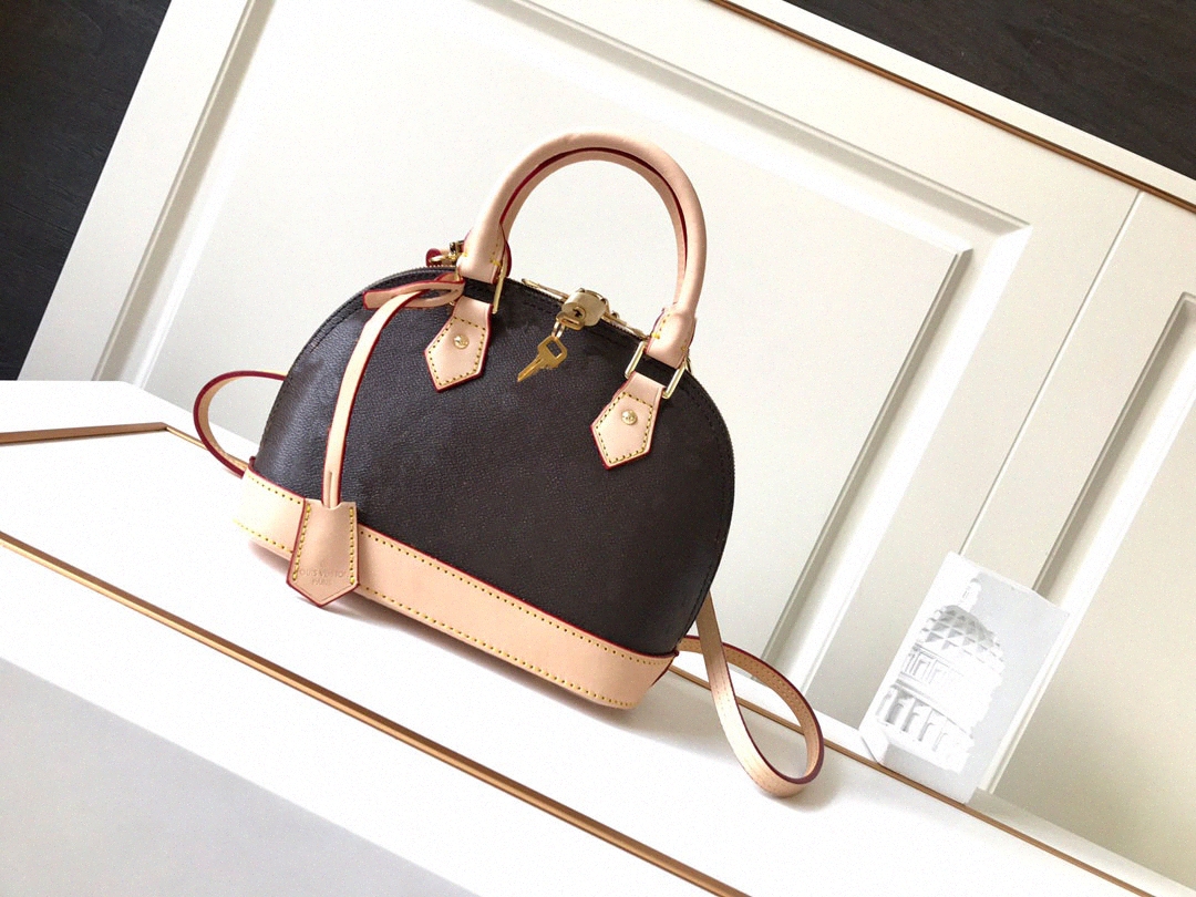 Epi grained cowhide leather Crossbody Bags double zipper closure leather trim Alma Bb Ladies Cosmetic Women Shoulder luxurys designers Handbags Shell
Epi grained cowhide leather Crossbody Bags double zipper closure leather trim Alma Bb Ladies Cosmetic Women Shoulder luxurys designers Handbags Shell