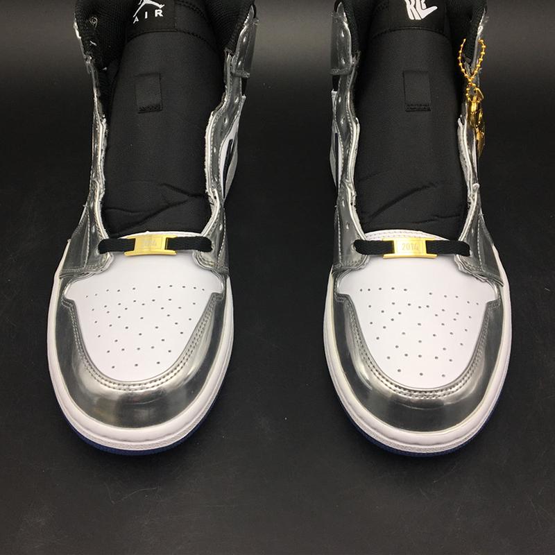 Air 1 High OG Pass The Torch Kawhi Leonard AQ7476-016 1s I Women Men Sports Casual Shoes Sneakers Top Quality Trainers With Original Box, Black;white
Air 1 High OG Pass The Torch Kawhi Leonard AQ7476-016 1s I Women Men Sports Casual Shoes Sneakers Top Quality Trainers With Original Box, Black;white