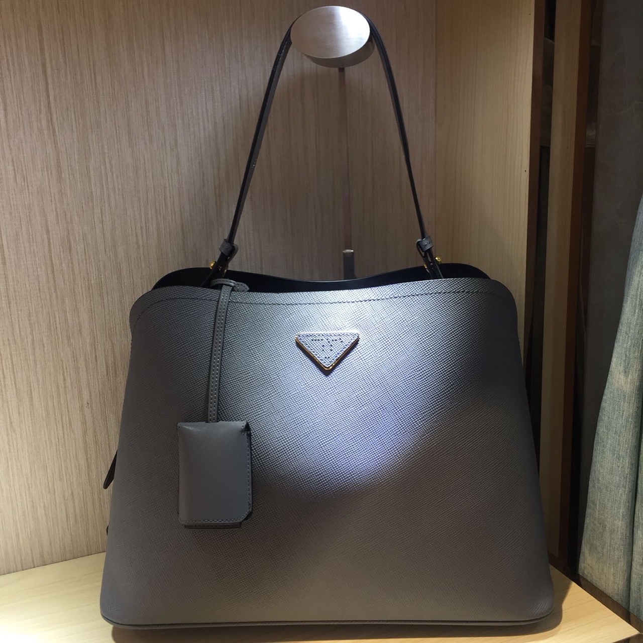 Ladies handbag handbag luxury designer bag shoulder bag handbag purse Dynamique leather messenger bag Sacsà main designer
Ladies handbag handbag luxury designer bag shoulder bag handbag purse Dynamique leather messenger bag Sacsà main designer