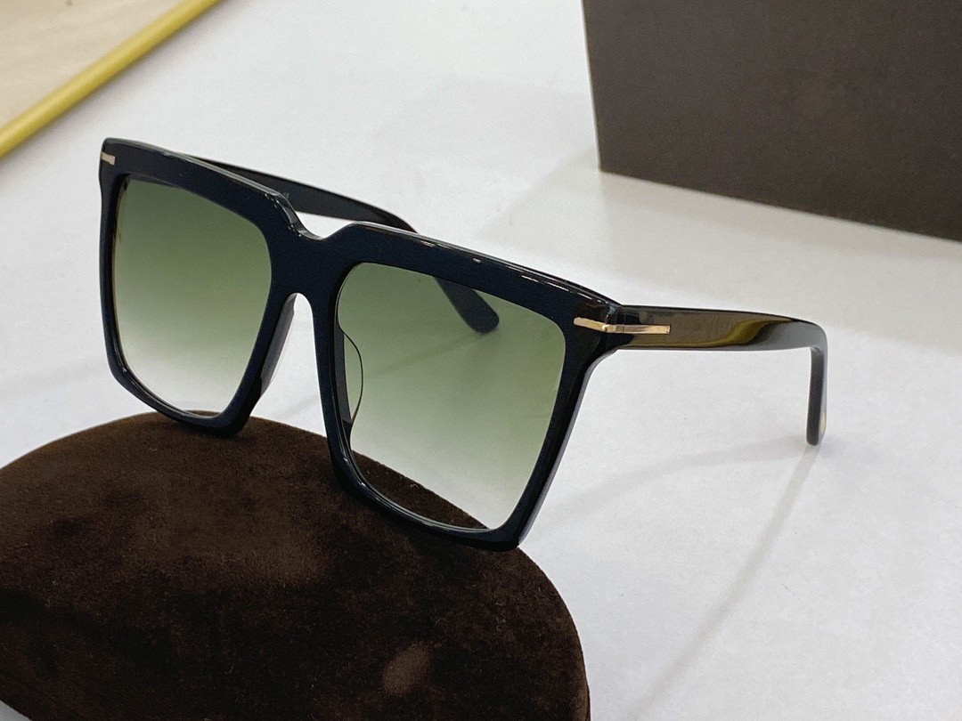 Mens Sunglasses for women 0764 men sun glasses womens fashion style protects eyes UV400 lens top quality with case, White;black
Mens Sunglasses for women 0764 men sun glasses womens fashion style protects eyes UV400 lens top quality with case, White;black