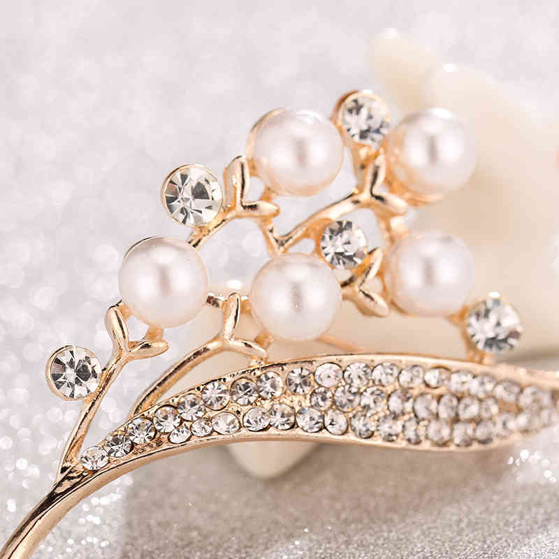 Brooch Isiya Flower Pearl Women's Fashion Scarf Buckle Exquisite Clothing Accessories