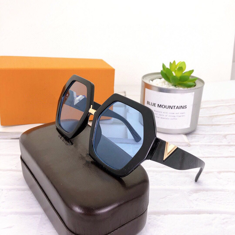 High quality sunglasses Fashion brand sunglasses UV polarized PC lens Classic brand men's and women's glasses with brand gift box, White;black
High quality sunglasses Fashion brand sunglasses UV polarized PC lens Classic brand men's and women's glasses with brand gift box, White;black