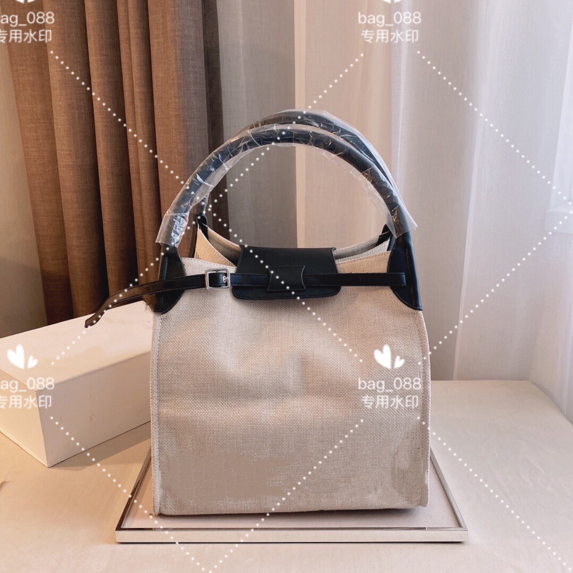 Designer beach bag with canvas and leather made of fashionable vintage classic elements Simple super-large portable handbag is essential for ladies, Customize
Designer beach bag with canvas and leather made of fashionable vintage classic elements Simple super-large portable handbag is essential for ladies, Customize