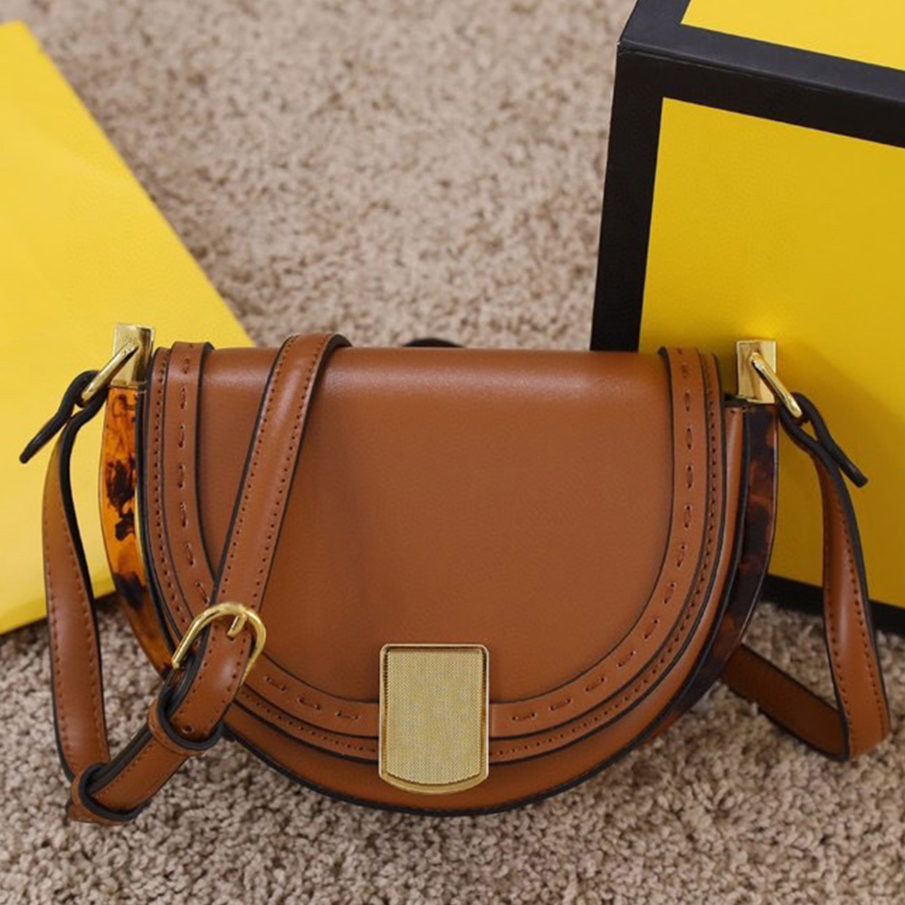 Half moon saddle bag ladies shoulder bags top leather material letter decoration fashion style designer handbag sack, 8 #
Half moon saddle bag ladies shoulder bags top leather material letter decoration fashion style designer handbag sack, 8 #