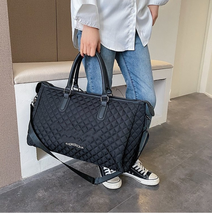 Designers high quality Men Shoulder Fashion Duffle Bag Triple Black Nylon Travel Bags Women Messenger Tote Handle Luggage Shopping Bags
Designers high quality Men Shoulder Fashion Duffle Bag Triple Black Nylon Travel Bags Women Messenger Tote Handle Luggage Shopping Bags