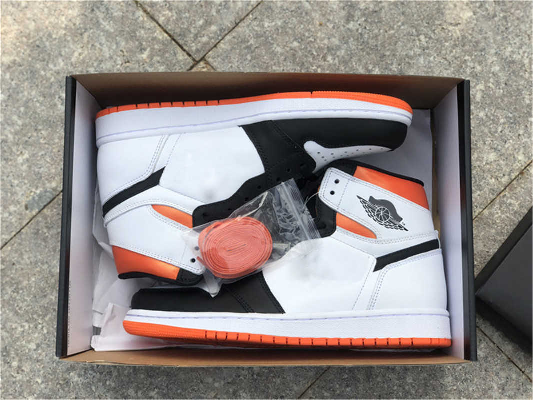 2021 Release Authentic 1 Electro Orange 1s Man Outdoor Shoes White Sports Sneakers 555088-180 With Original Box 
2021 Release Authentic 1 Electro Orange 1s Man Outdoor Shoes White Sports Sneakers 555088-180 With Original Box
