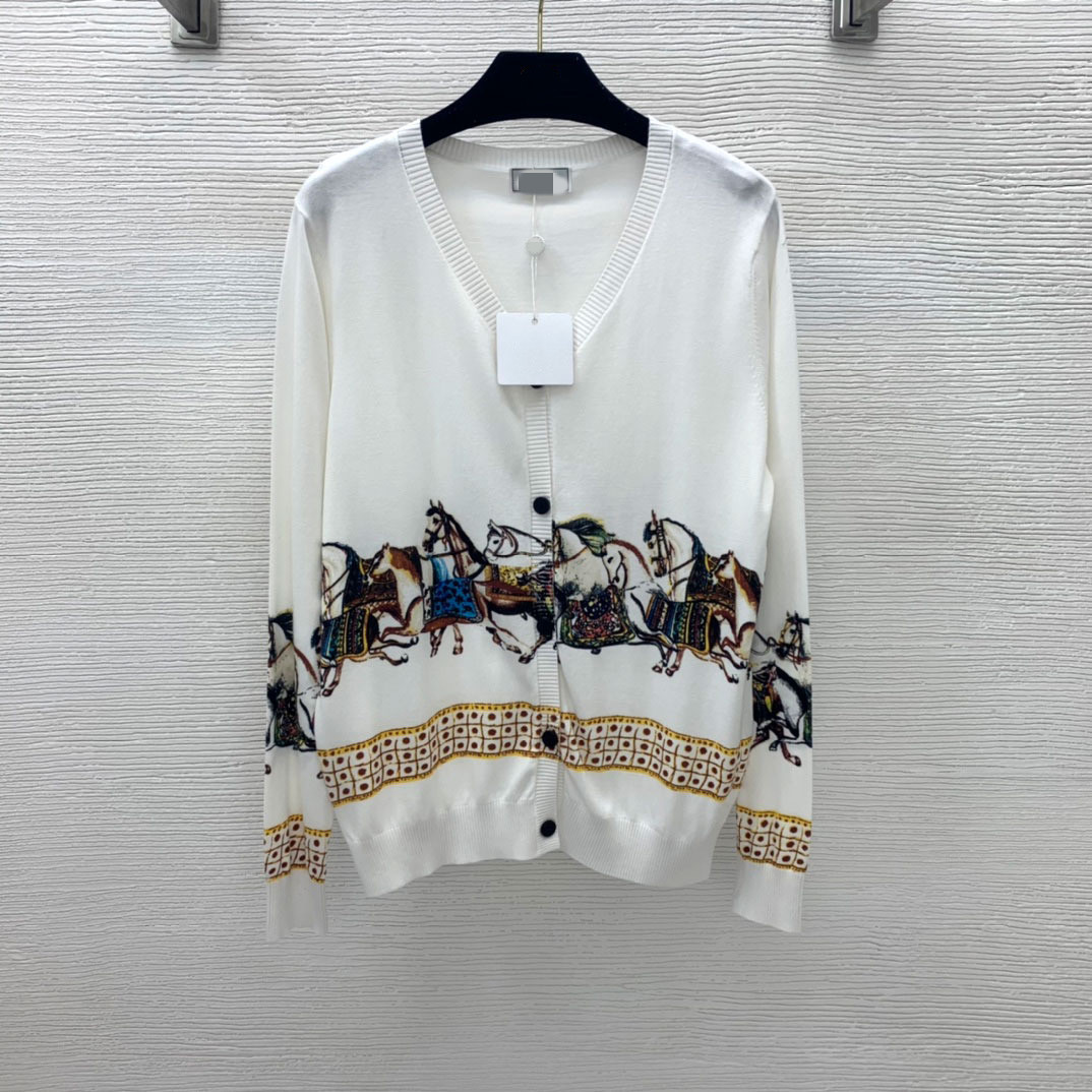 Milan Runway Sweaters 2021 Autumn V Neck Long Sleeve Print Women's Coats High End Jacquard Cardigan Designer Sweater 0819-13, White
Milan Runway Sweaters 2021 Autumn V Neck Long Sleeve Print Women's Coats High End Jacquard Cardigan Designer Sweater 0819-13, White