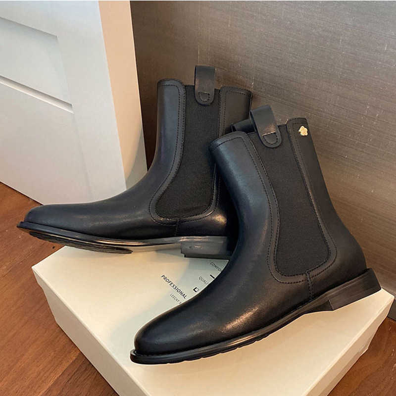 Ladies boots 2022 leather small fragrance elastic thin boots Martin short Chelsea boot's Boots, Black single lining of short boots
Ladies boots 2022 leather small fragrance elastic thin boots Martin short Chelsea boot's Boots, Black single lining of short boots