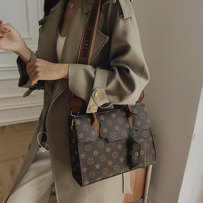 ladies leather shoulder bags European and American retro printed handbag large capacity cross polka dot Tote bag street trend contrast color leather handbags, Coffee1 6001
ladies leather shoulder bags European and American retro printed handbag large capacity cross polka dot Tote bag street trend contrast color leather handbags, Coffee1 6001