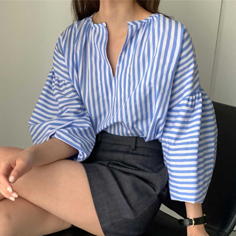 Korejpaa Women Shirt Summer Korean Simple Niche Chic Neckline Hedging Loose Solid Color Lantern Sleeve Oversize Blouses 210526