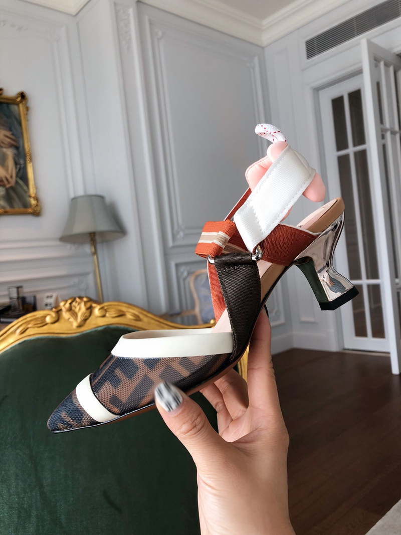 2021 Good Quality Fashion Women Luxurys Designers Shoes Designer Sandals Womens Luxury High Heels Sandal Dress Shoess With Box Size 35-41 -G313, Champagne
2021 Good Quality Fashion Women Luxurys Designers Shoes Designer Sandals Womens Luxury High Heels Sandal Dress Shoess With Box Size 35-41 -G313, Champagne