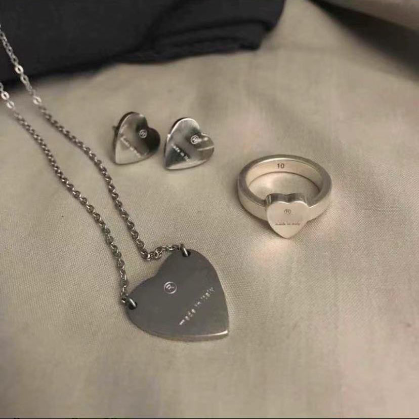 Fashion Jewelry Sets Women Lady Titanium steel 18K Plated Gold Earrings Necklaces Sets With Letter Heart Pendant with box NRJ
Fashion Jewelry Sets Women Lady Titanium steel 18K Plated Gold Earrings Necklaces Sets With Letter Heart Pendant with box NRJ