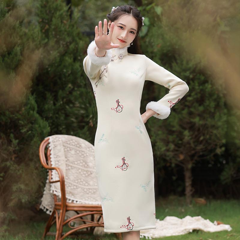 Ethnic Clothing Winter Warm Cheongsam Dress Traditional Chinese Retro Beige Qipao Fall Fleece Inside Elegant Slim Chipao Plus Size XXXL
Ethnic Clothing Winter Warm Cheongsam Dress Traditional Chinese Retro Beige Qipao Fall Fleece Inside Elegant Slim Chipao Plus Size XXXL