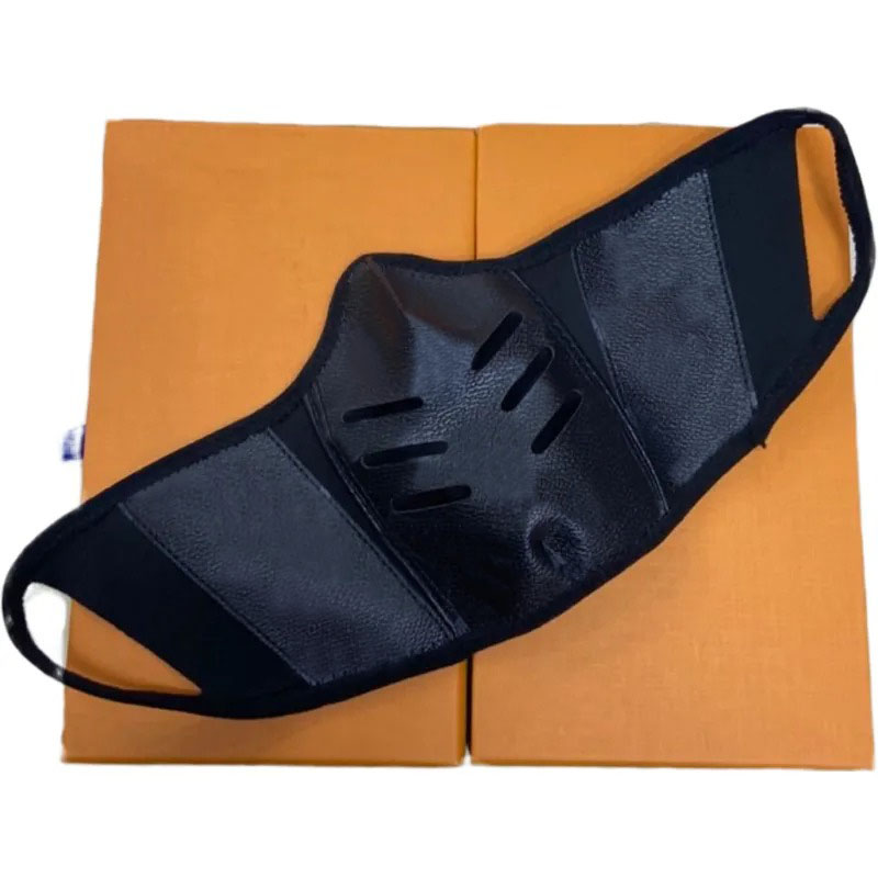 Fashion Designer Face Masks Reusable And Washable Face Mask Luxury Dust-proof Anti-haze Leather Material Flower Grid Brown Seasae
Fashion Designer Face Masks Reusable And Washable Face Mask Luxury Dust-proof Anti-haze Leather Material Flower Grid Brown Seasae