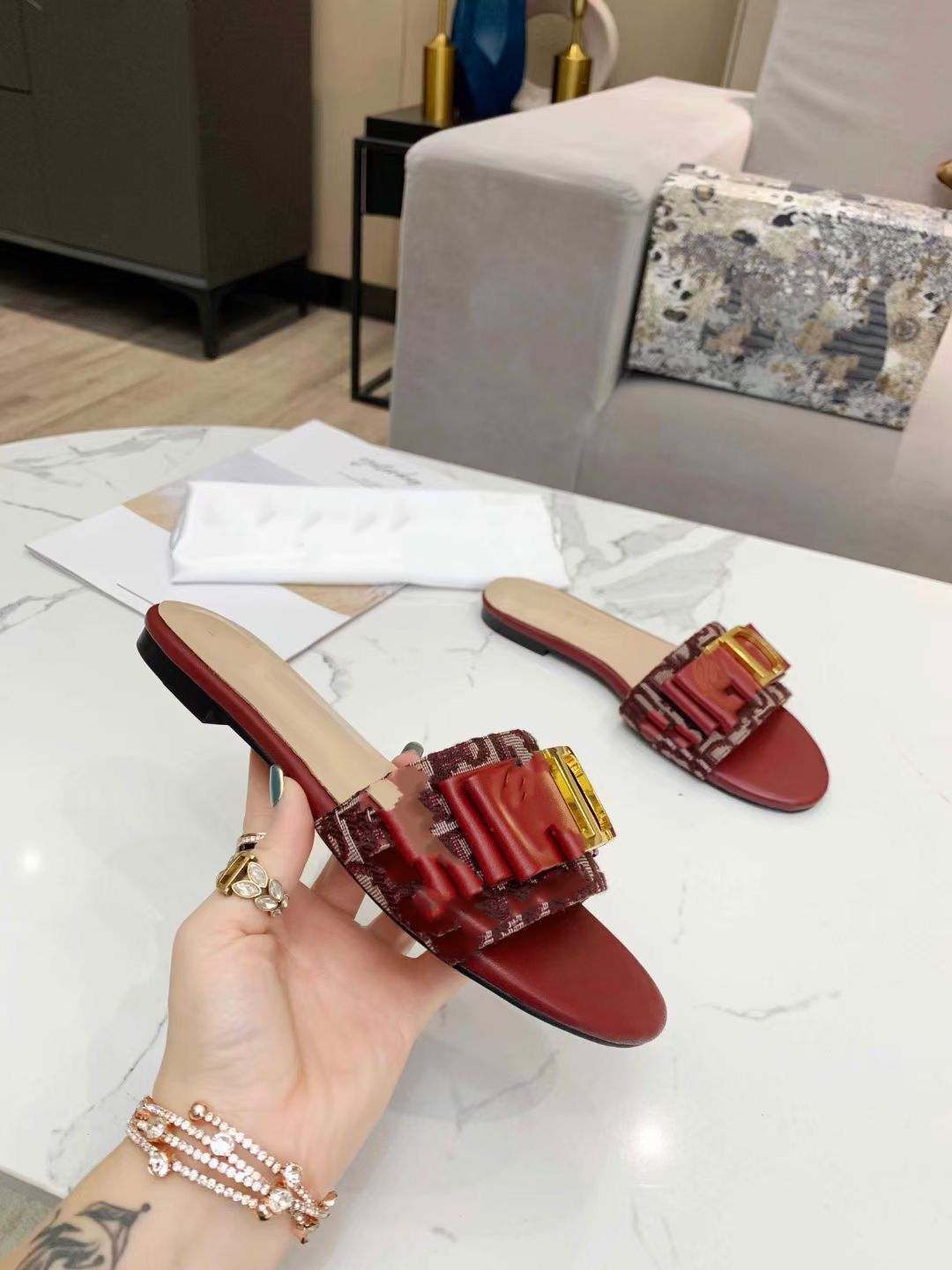 New fashion women's casual sandals summer Leather beach shoes female Peep Toe slippers Large size Lxc00003, 1 no box
New fashion women's casual sandals summer Leather beach shoes female Peep Toe slippers Large size Lxc00003, 1 no box