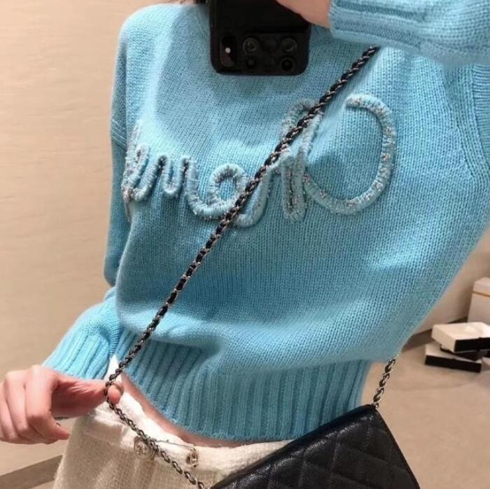 Designer Womens sweater Pullover Classic knit jacket luxury fashion women warm jacquard clothes Letter embroidery casual crew neck Long sleeve sweaters, Red
Designer Womens sweater Pullover Classic knit jacket luxury fashion women warm jacquard clothes Letter embroidery casual crew neck Long sleeve sweaters, Red