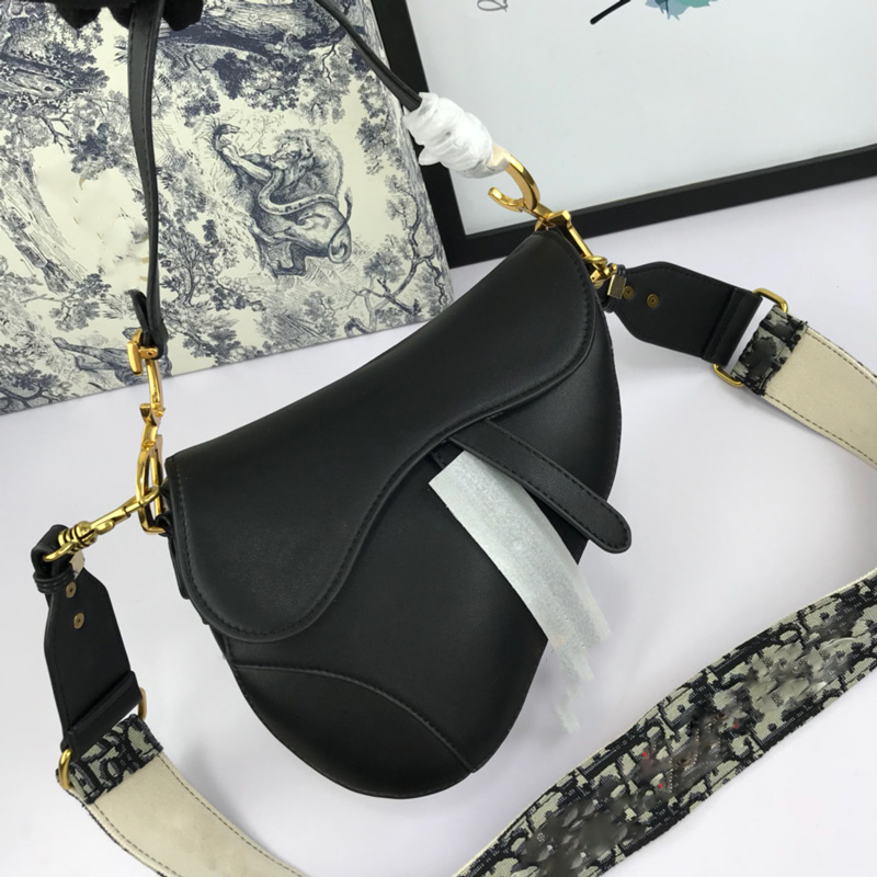 New Ladies Bag Retro Handbag PLuxurys Designers Bags personality Saddle Bag Change Simple Bucket Bag Gift Z8587
New Ladies Bag Retro Handbag PLuxurys Designers Bags personality Saddle Bag Change Simple Bucket Bag Gift Z8587