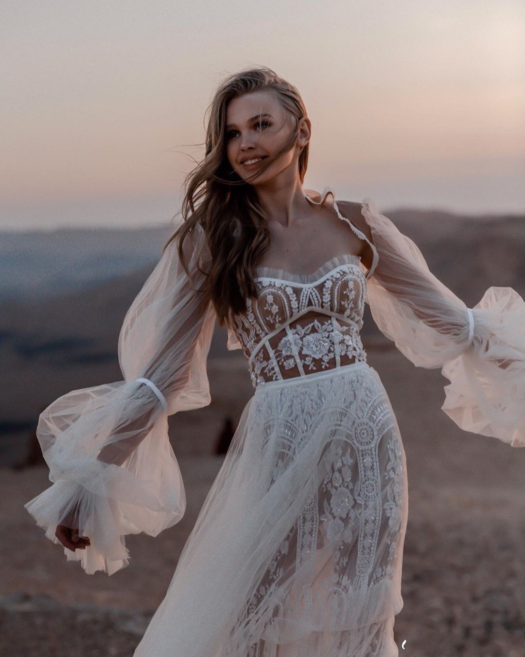 Unique Bohemia Wedding Dress Shawl Long Sleeve Lace Boho fairy skirt Bridal Gowns Chic Beach Tulle Vestido De Noiva