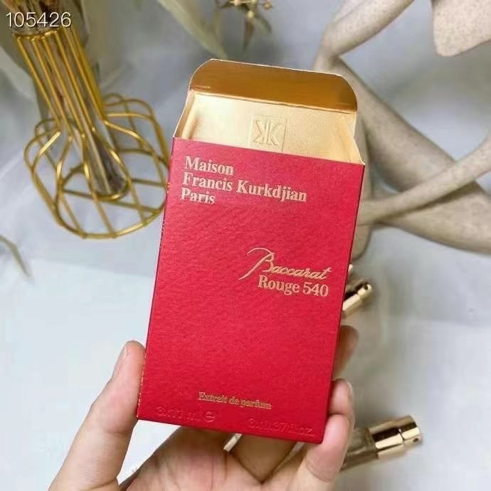 Christmas Gift charming smell perfume set fragrance suit Baccarat Rouge 540 EXTRAIT Travel Spray Refills 11ML 0.37oz 3pcs 3 in 1 kit men wom
Christmas Gift charming smell perfume set fragrance suit Baccarat Rouge 540 EXTRAIT Travel Spray Refills 11ML 0.37oz 3pcs 3 in 1 kit men wom
