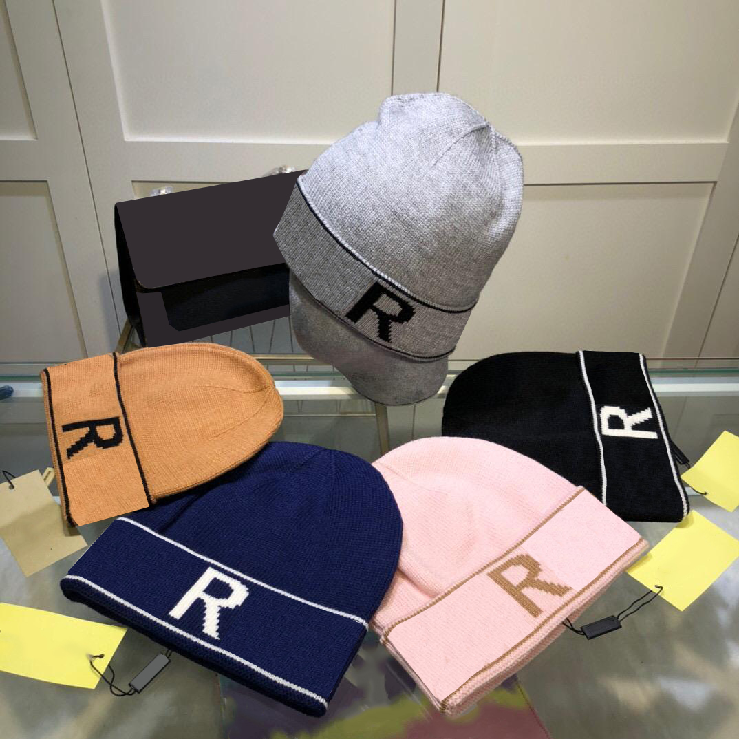 Mens luxurys designers Bucket Hat Womens high quality fashion Buckets Hats winter cold and wind resistance exquisite appearance 9 colors available, Box
Mens luxurys designers Bucket Hat Womens high quality fashion Buckets Hats winter cold and wind resistance exquisite appearance 9 colors available, Box