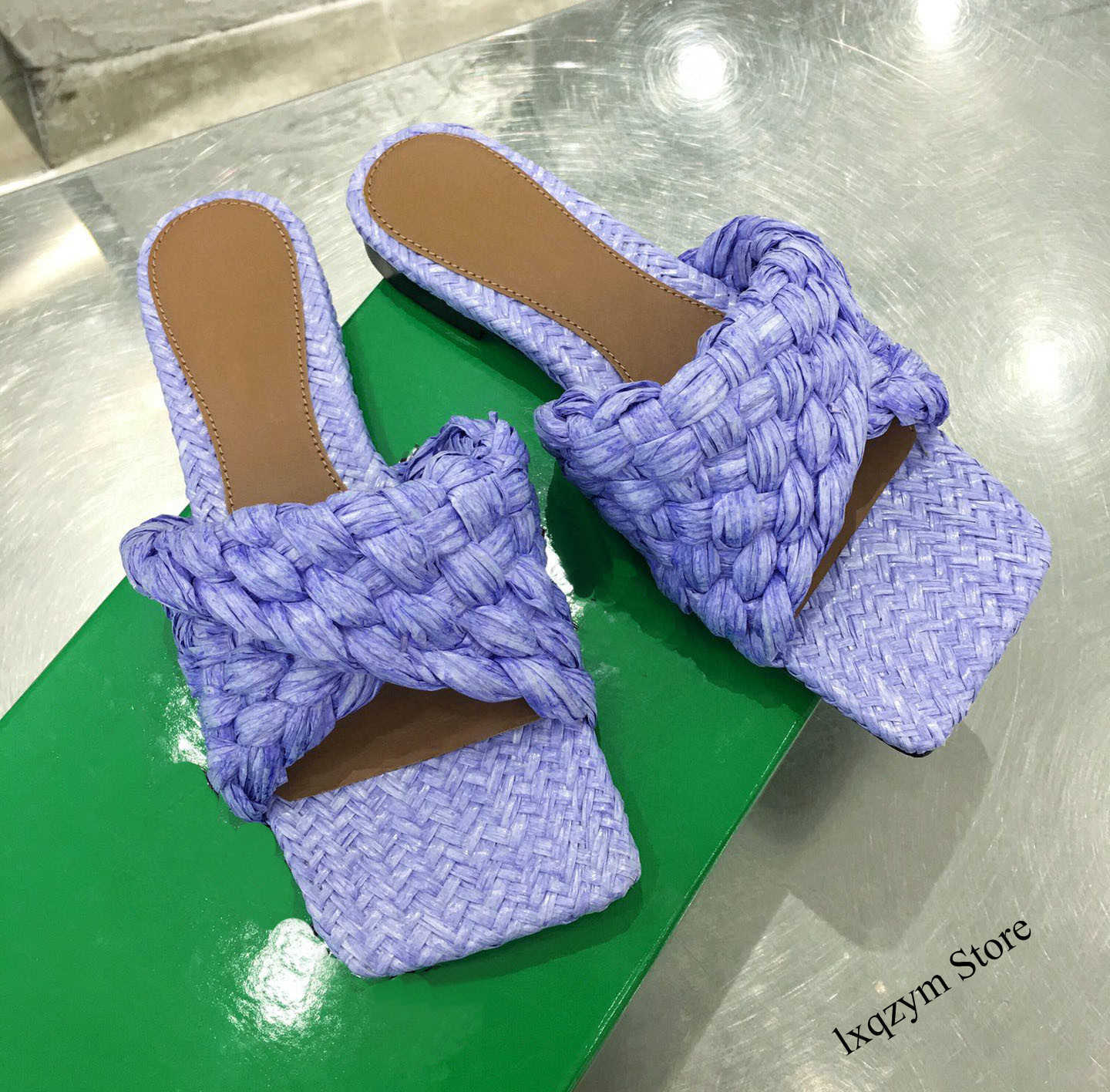 Spring Brand Slippers Lafite Grass Woven Pink Braid Fold Flat Mules Shoes Flip Flops Party Sandals For Women Wedding 210903, Blue;gray
Spring Brand Slippers Lafite Grass Woven Pink Braid Fold Flat Mules Shoes Flip Flops Party Sandals For Women Wedding 210903, Blue;gray