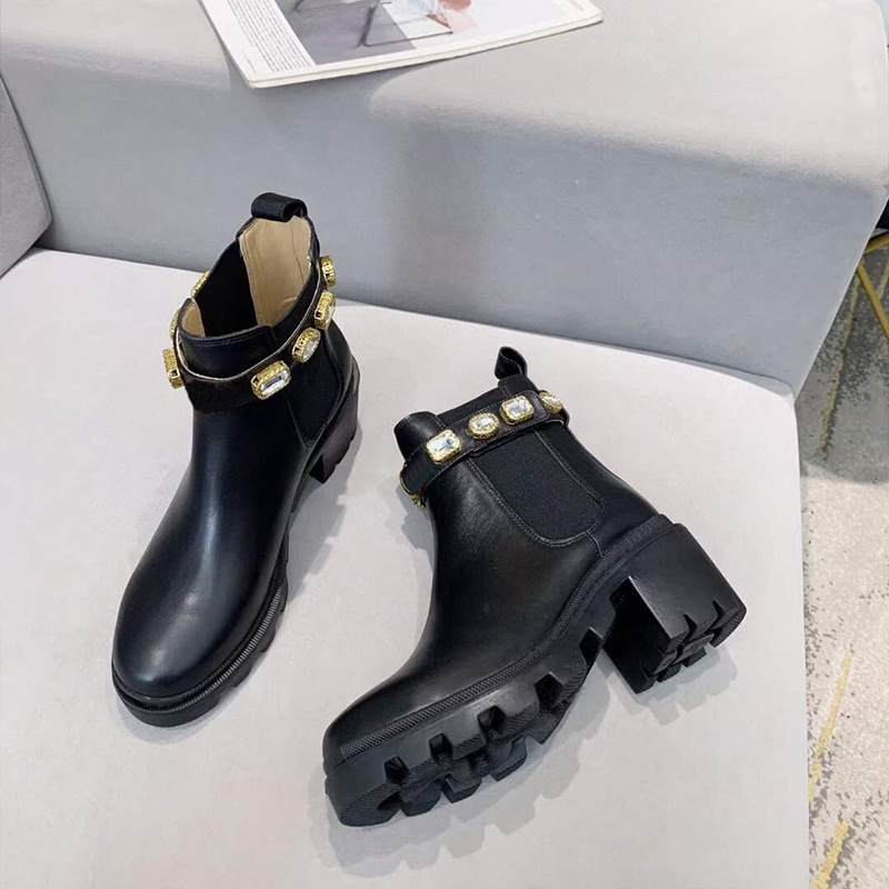 Martin short boots 100% cowhide Belt buckle Metal women Shoe Classic Bee Thick heels Leather designer High heeled Fashion Diamond Lady boot, Boxes
Martin short boots 100% cowhide Belt buckle Metal women Shoe Classic Bee Thick heels Leather designer High heeled Fashion Diamond Lady boot, Boxes