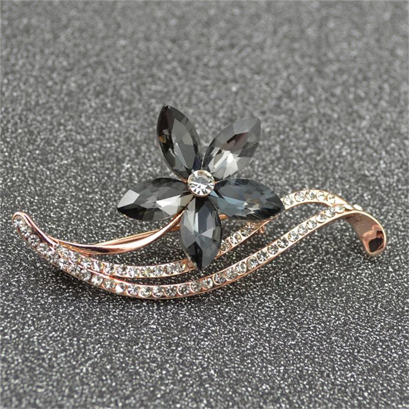 Qianraq 5-Leaves Flower Crystal Brooch Badge Pin Needle Women's Chest Brooch For Wedding Bouquet
Qianraq 5-Leaves Flower Crystal Brooch Badge Pin Needle Women's Chest Brooch For Wedding Bouquet