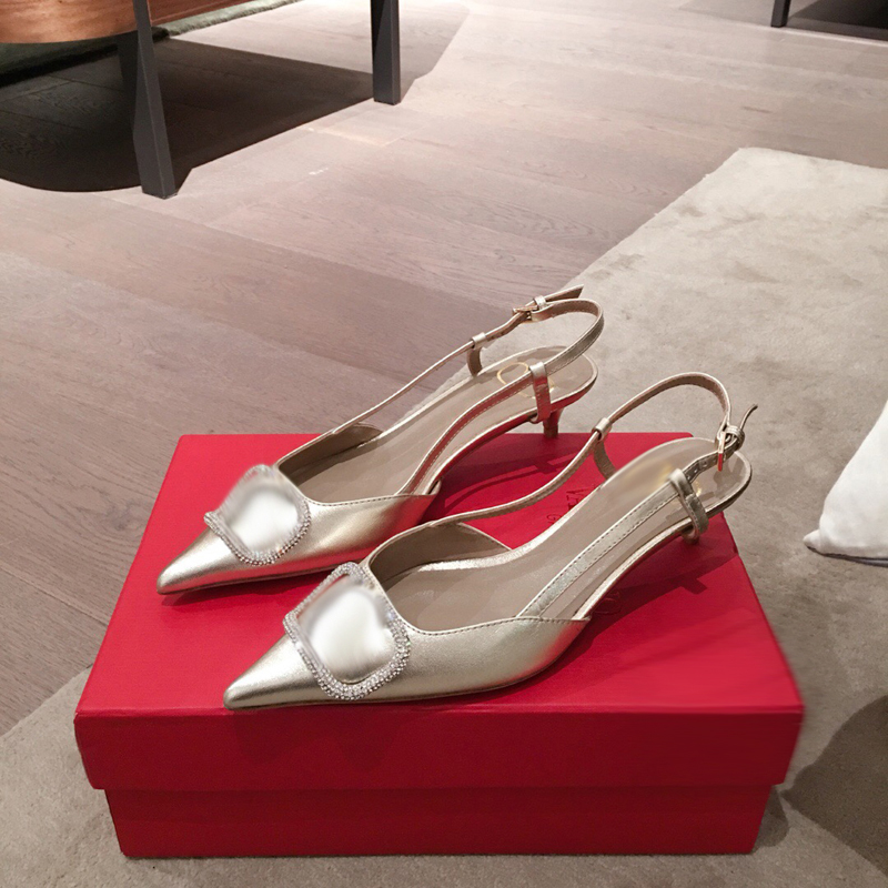 2021 Good Quality Fashion Women Luxurys Designers Shoes Designer Sandals Womens Luxury High Heels Sandal Dress Shoess With Box Size 35-41 -H503, Gold
2021 Good Quality Fashion Women Luxurys Designers Shoes Designer Sandals Womens Luxury High Heels Sandal Dress Shoess With Box Size 35-41 -H503, Gold