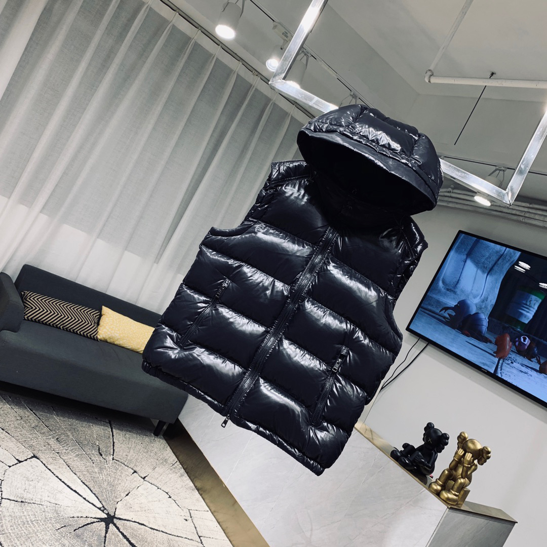 2021 mens vest high-quality stand-up collar black fashion luxury designer men's down jacket, Black;white
2021 mens vest high-quality stand-up collar black fashion luxury designer men's down jacket, Black;white
