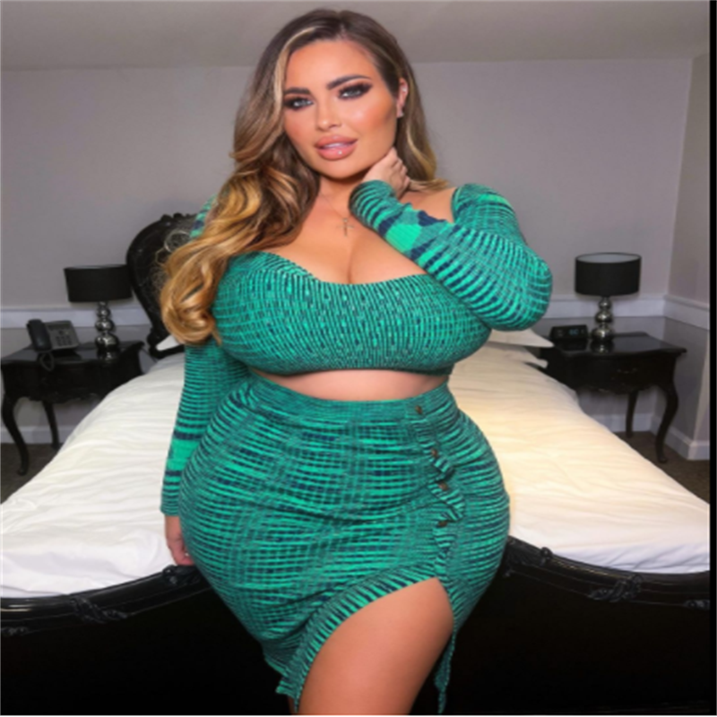 dress large women's wear slit dress autumn new print long sleeve low chest one line collar temperament commuter abstract pattern, Black;gray
dress large women's wear slit dress autumn new print long sleeve low chest one line collar temperament commuter abstract pattern, Black;gray