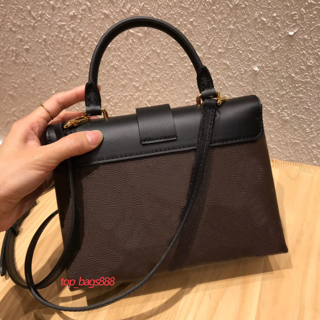 Women bags 2021 top quality small pochette LU Lock BB mono canvas genuine leather purse handbags Cross Body Bag shoulder bag fashion bags
Women bags 2021 top quality small pochette LU Lock BB mono canvas genuine leather purse handbags Cross Body Bag shoulder bag fashion bags