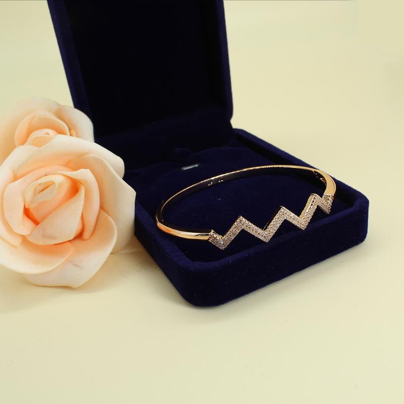 Bangle Simple Wave Charm Gift Trendy Synthetic Cubic Zirconia Bangles Bracelet Jewelry Party For Women High Quality
Bangle Simple Wave Charm Gift Trendy Synthetic Cubic Zirconia Bangles Bracelet Jewelry Party For Women High Quality