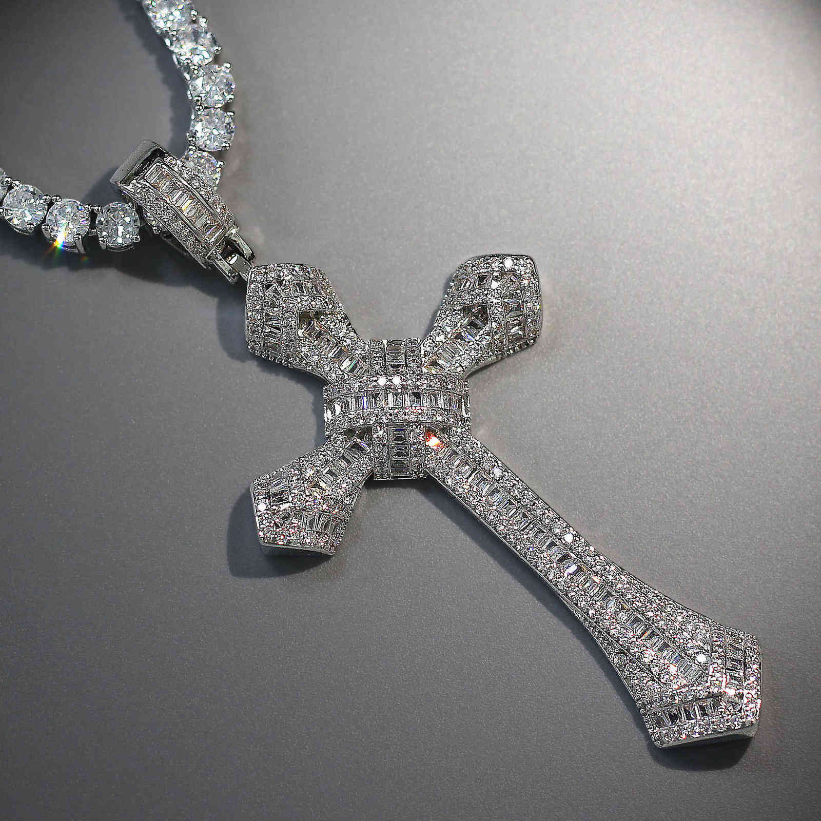 Iced Out Cross Pendant Necklaces 2 Colors Geometric Zircon Necklaces For Men Women Hip Hop Jewelry X0707
Iced Out Cross Pendant Necklaces 2 Colors Geometric Zircon Necklaces For Men Women Hip Hop Jewelry X0707
