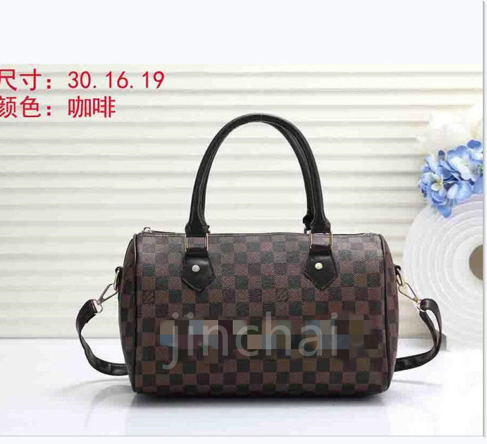 LOUIINGS VUTTON Wallet Luxurys Designers Shell handbags Fashion Women Leather High Quality Designer bags Women Leathery Female bag, White
LOUIINGS VUTTON Wallet Luxurys Designers Shell handbags Fashion Women Leather High Quality Designer bags Women Leathery Female bag, White