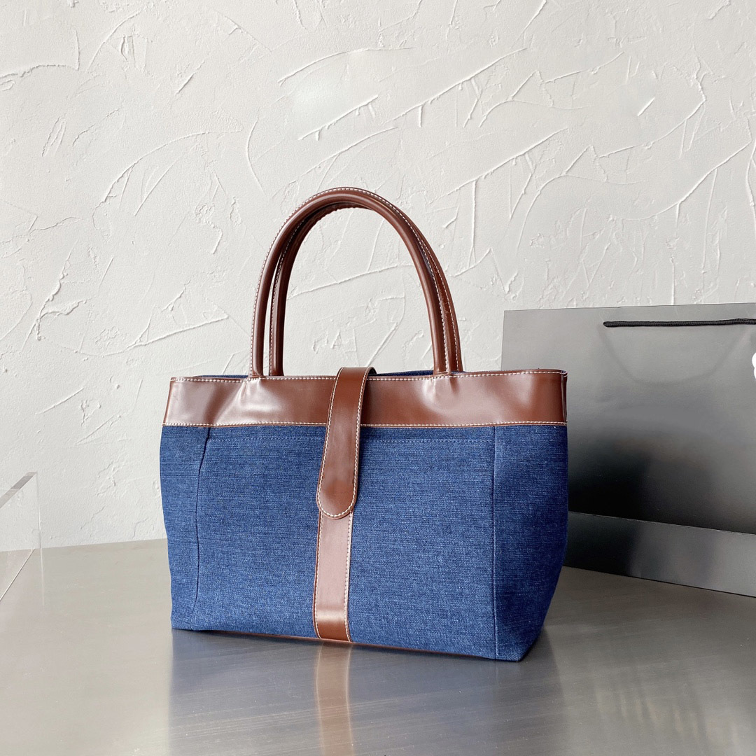 New shoulder bags Women handbag Crossbody bag brands designer handbags high quality flower printing bag purse size:34 24cm1, Blue
New shoulder bags Women handbag Crossbody bag brands designer handbags high quality flower printing bag purse size:34 24cm1, Blue