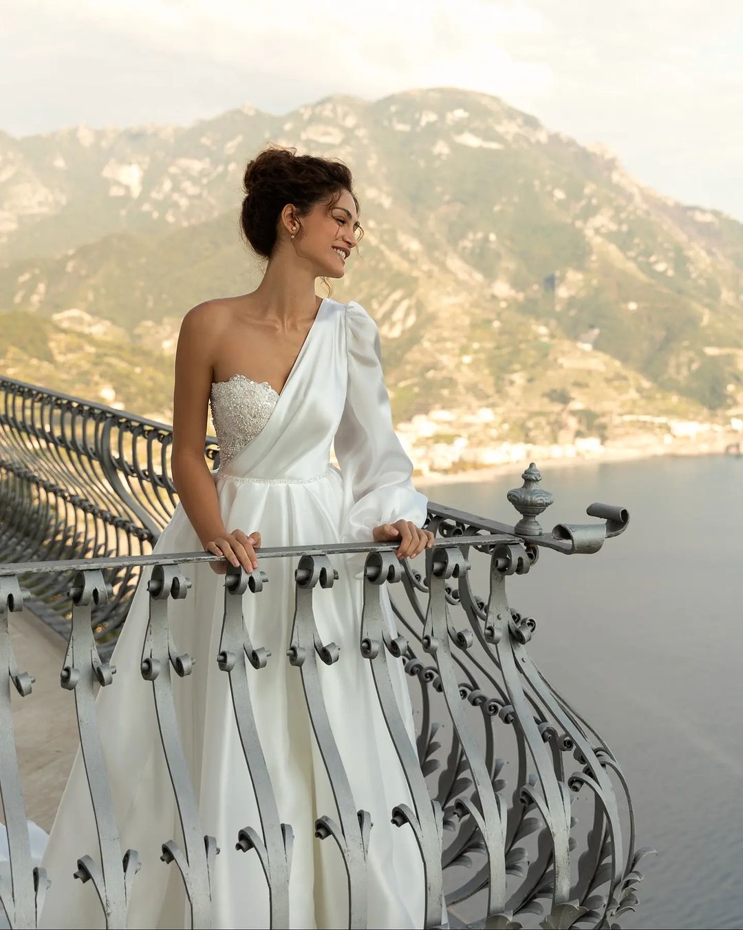 Elegant Mermaid Bridal Gowns One Shoulder Custom Made Applique Race Floor Length Wedding Dresses Court Train Satin Ruched Tulle Beach Vestido De Noiva