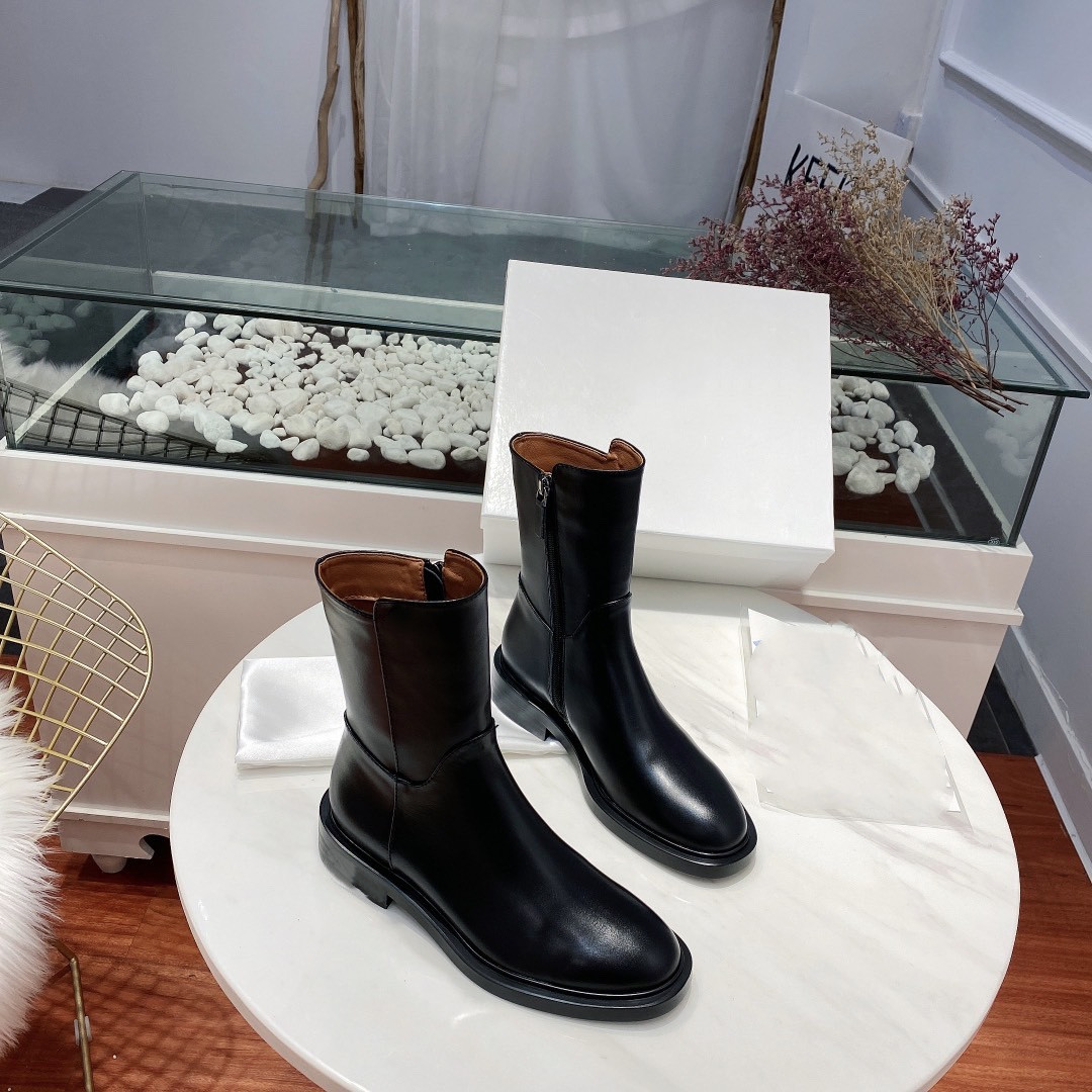 Designer luxury 2021 new style lady boots fashion winter cowskin martin ankle ladies real leath Chains boot shoes size 35-41, Black
Designer luxury 2021 new style lady boots fashion winter cowskin martin ankle ladies real leath Chains boot shoes size 35-41, Black