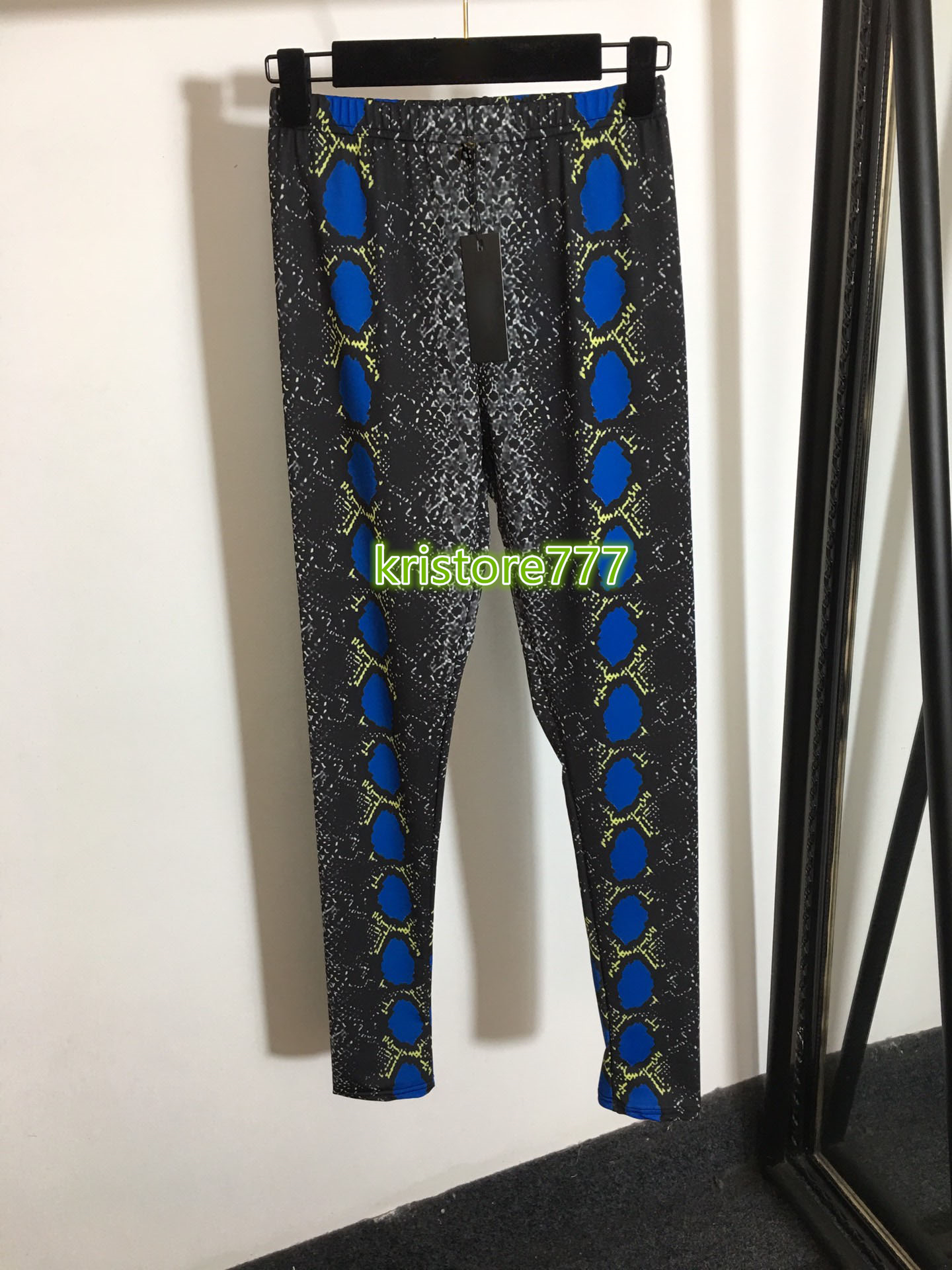 2021 women's girls sexy patchwork print legging gym pants with snakeskin pattern female fashion runway casual jersey skinny outwear trousers, Black;white
2021 women's girls sexy patchwork print legging gym pants with snakeskin pattern female fashion runway casual jersey skinny outwear trousers, Black;white
