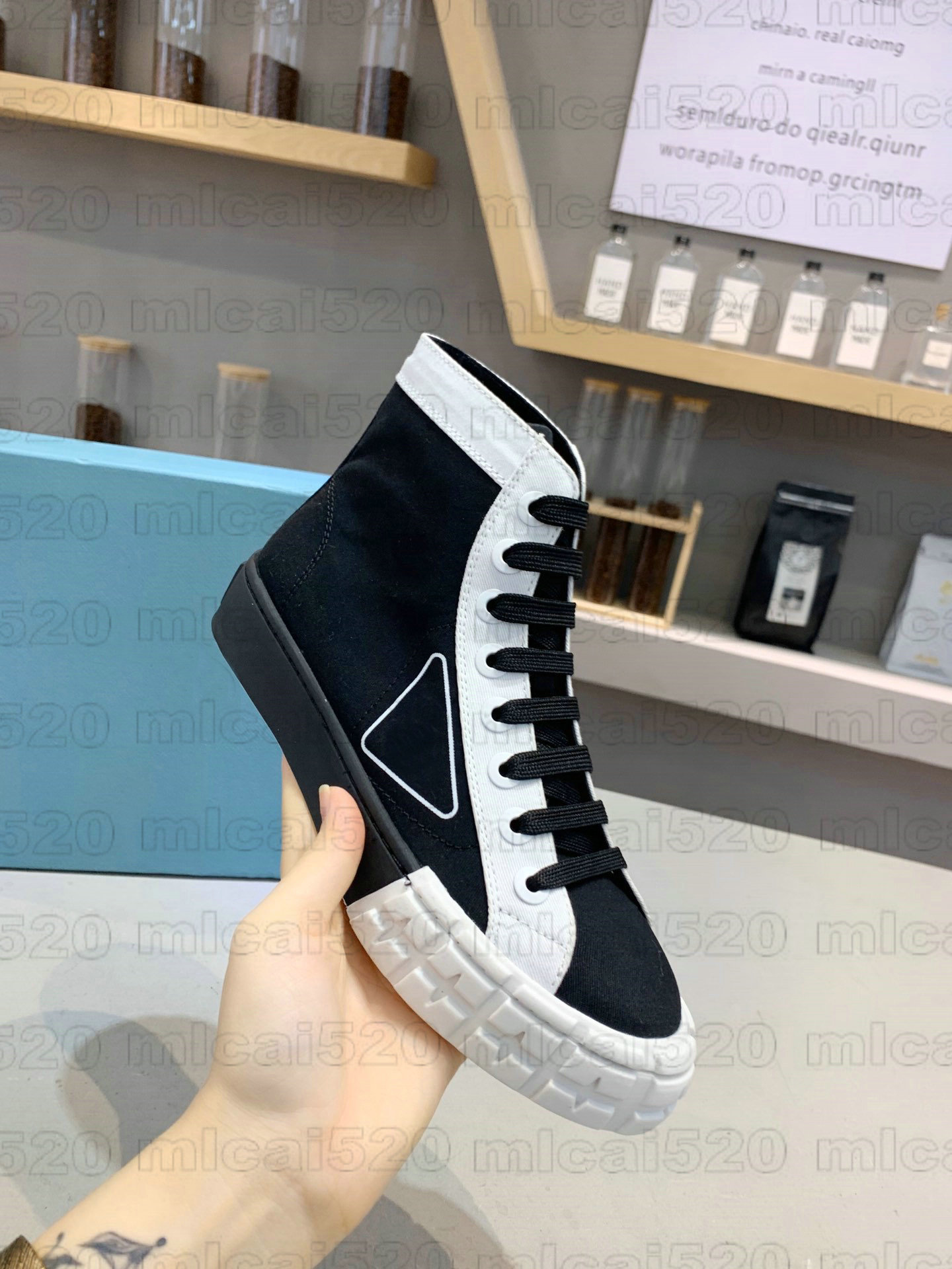 Wheel Re-Nylon Gabardine Sneakers Designer Womens Canvas Boots high-top fabric tire-effect motif With iconic rubber triangle logo Women Shoe, Pay for extra price
Wheel Re-Nylon Gabardine Sneakers Designer Womens Canvas Boots high-top fabric tire-effect motif With iconic rubber triangle logo Women Shoe, Pay for extra price