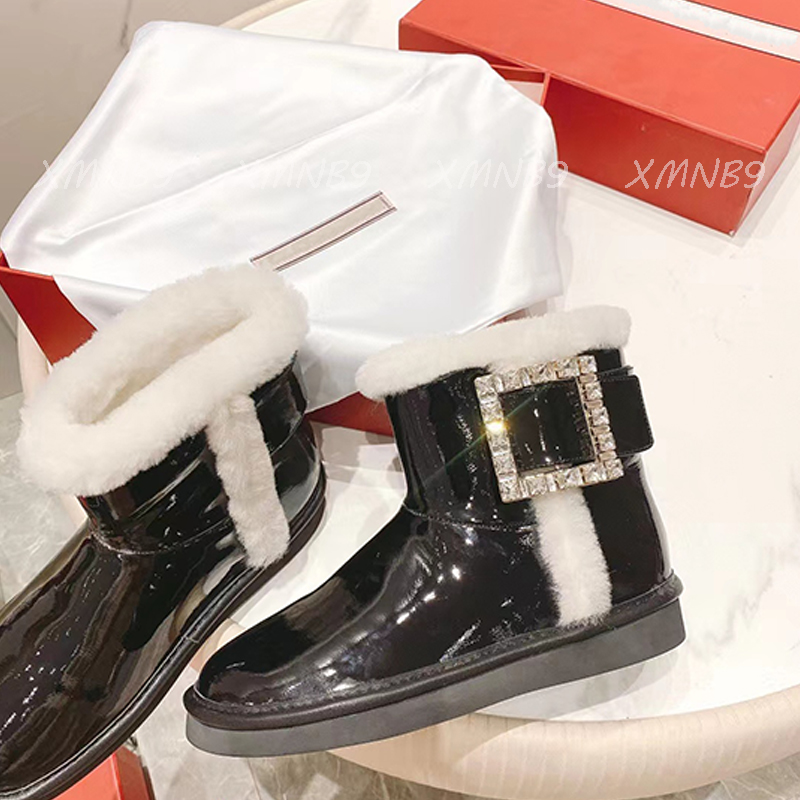 Luxury Designer Boots 2022 Winter Latest High Quality Lamb Wool Warmth Classic Square Gentlewoman Buckle Snow Boot Ladies Shoes, Silver
Luxury Designer Boots 2022 Winter Latest High Quality Lamb Wool Warmth Classic Square Gentlewoman Buckle Snow Boot Ladies Shoes, Silver