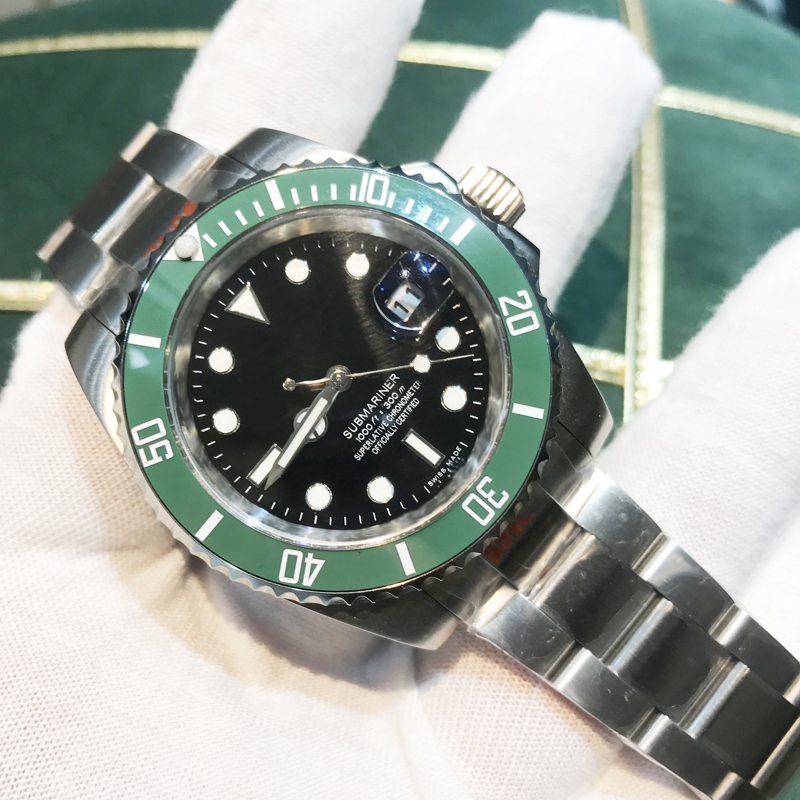 Mens Watches Green Ceramic bezel black dial sapphire glass Luminous Automatic sweeping 904L stainless steel waterproof wristwatches, Box
Mens Watches Green Ceramic bezel black dial sapphire glass Luminous Automatic sweeping 904L stainless steel waterproof wristwatches, Box