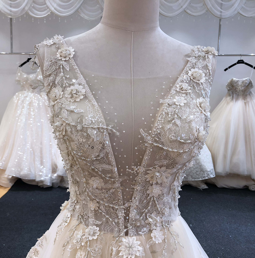 Luxury Beaded A Line Wedding Dress Puffy Skirt Gorgeous Lace Appliques Court Train Long Garden Country Bridal Gowns vestido de noiva 2022 Bride Formal