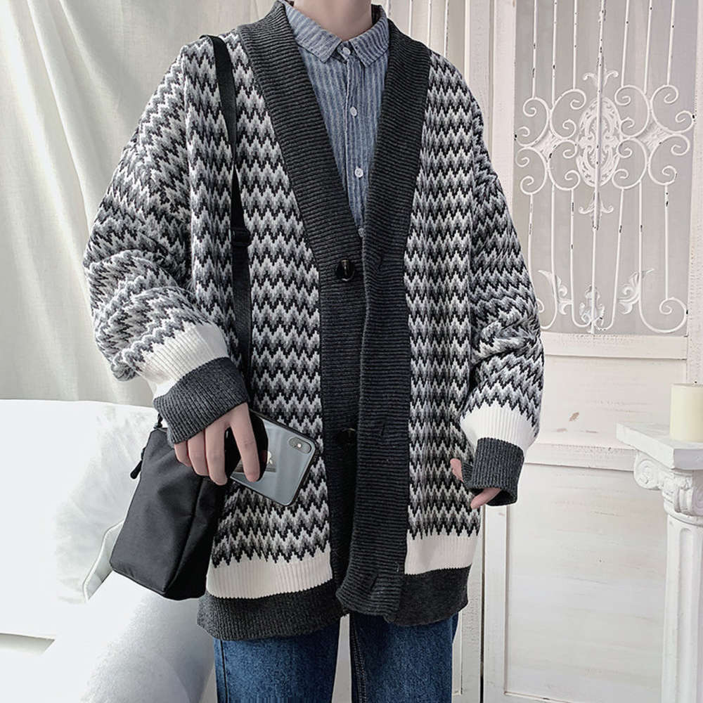 Autumn and winter new men's loose trend cardigan lovers Plaid sweater men, White;black
Autumn and winter new men's loose trend cardigan lovers Plaid sweater men, White;black