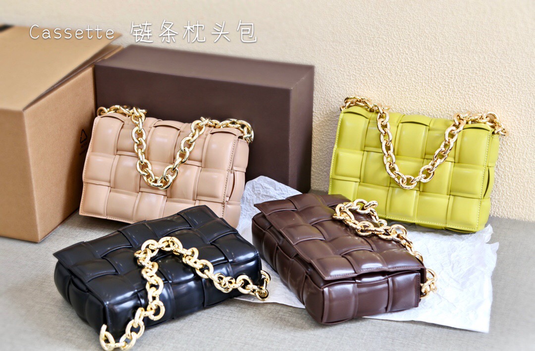 2020 New padded cassette messenger bags Pillow bag cross body bag Fashion Woven Women bags casual luxury woman handbag wallet shoulder bag
2020 New padded cassette messenger bags Pillow bag cross body bag Fashion Woven Women bags casual luxury woman handbag wallet shoulder bag