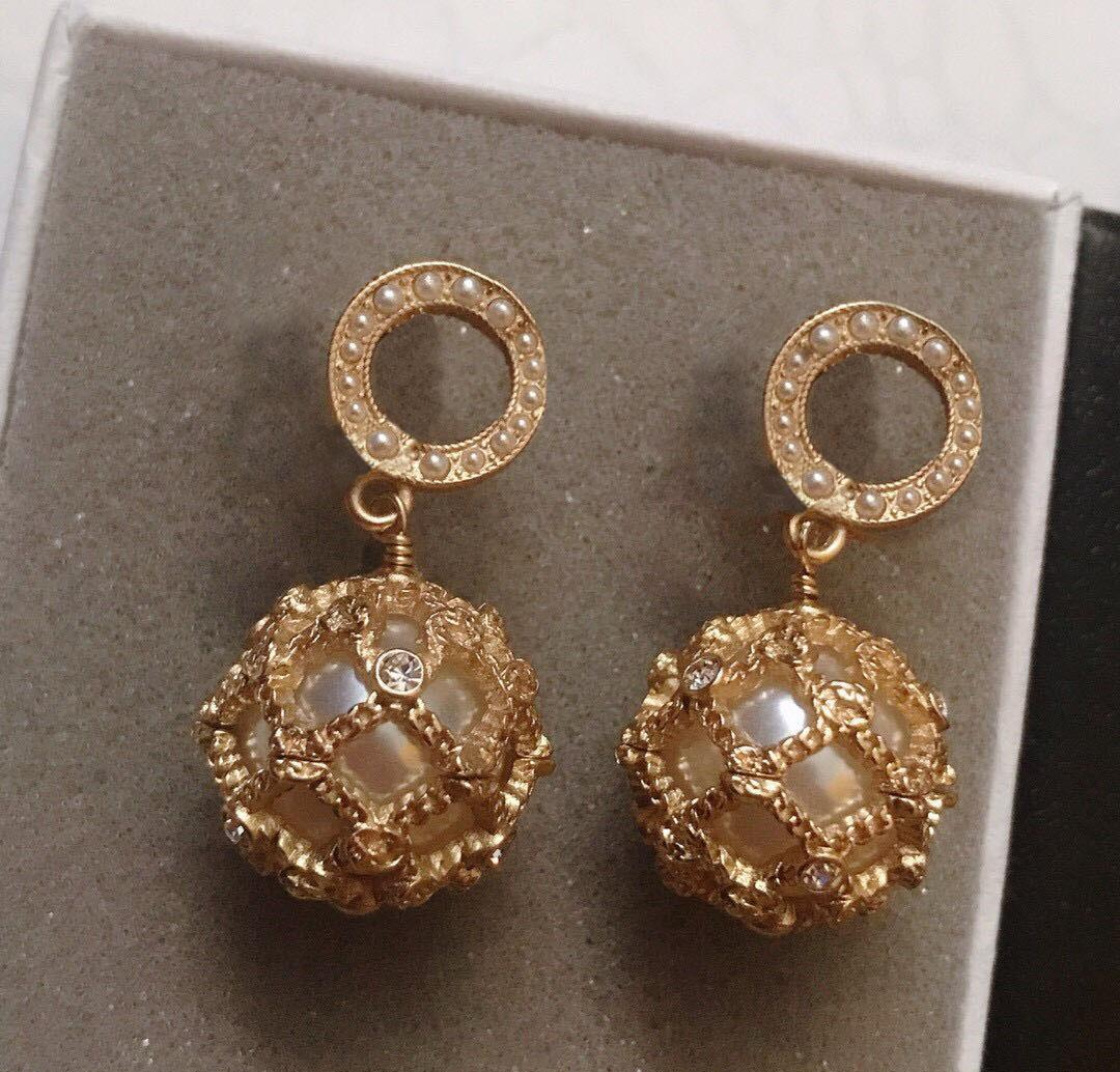 dangles fashion designer diamond-studded gold-plated earrings Valentine's day romantic wedding party gift dangling, Silver
dangles fashion designer diamond-studded gold-plated earrings Valentine's day romantic wedding party gift dangling, Silver