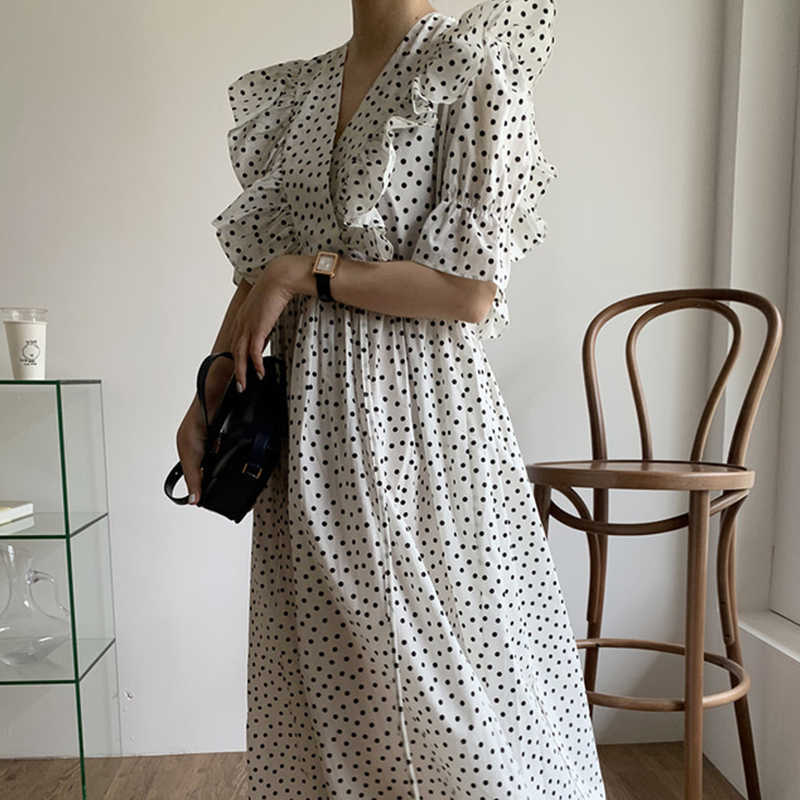 Korean Chic 2020 Polka Dot Khaki/White Long Dress Summer Women Sexy V-neck Ruffle Short Flare Sleeve Vintage Dresses For Female Y0603
Korean Chic 2020 Polka Dot Khaki/White Long Dress Summer Women Sexy V-neck Ruffle Short Flare Sleeve Vintage Dresses For Female Y0603