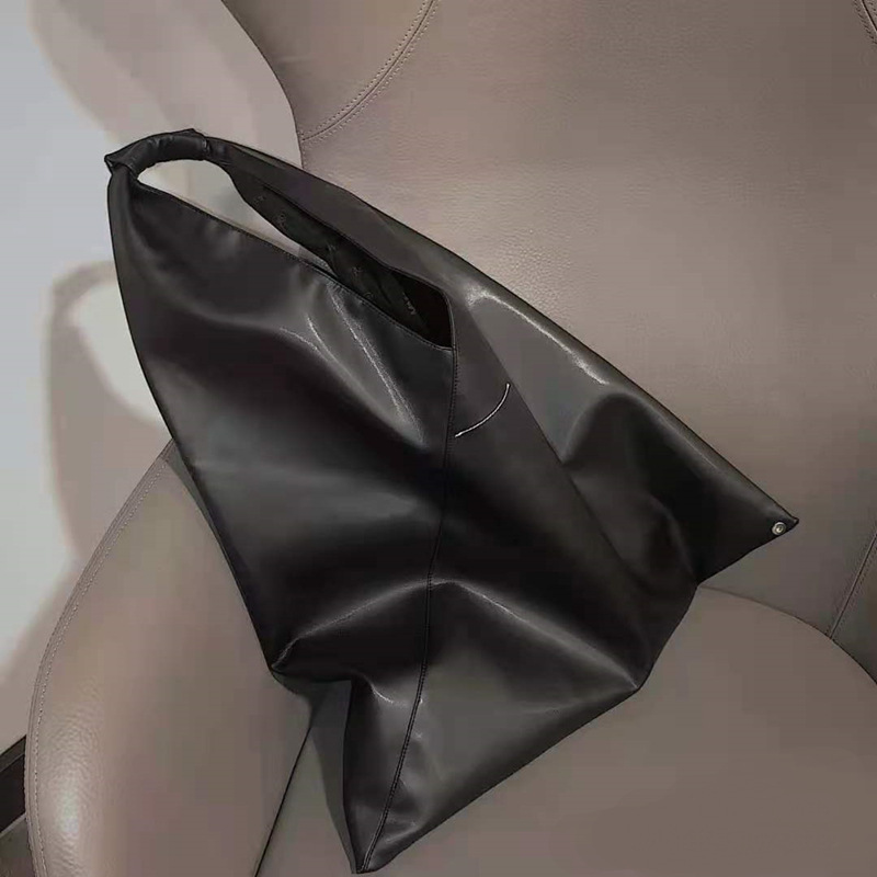 Niche Tote Bag Women's Casual Hand Triangle Splicing Design Shoulder Mm6 Style, Black;red
Niche Tote Bag Women's Casual Hand Triangle Splicing Design Shoulder Mm6 Style, Black;red